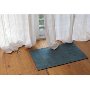 korkteppich opalblau blau wohnzimmer schlafzimmer zimmer vorzimmer kork teppich