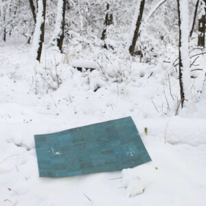 winter landschaft, wald, teppich opalblau aus kork, blau, veganes korkleder, nachhaltige korkmatte