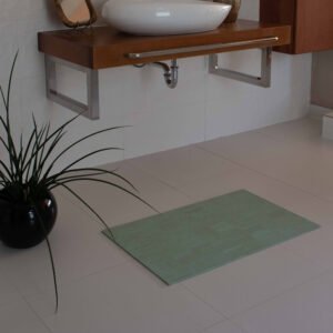 salbeigrün, badezimmer teppich, naturprodukt kork, korkteppich auf fliesen