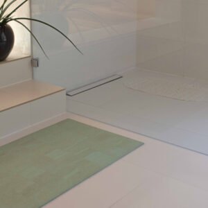 salbeigrün, badezimmer teppich, dusche, naturprodukt kork, korkteppich auf fliesen
