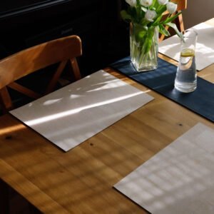A table set with placemats and table runners, A use of different colors creates contrasts in your dining area